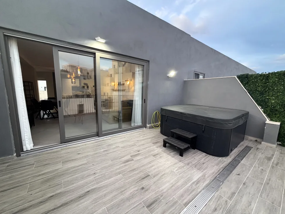 2 bed Penthouse For Rent in Sliema, Sliema - thumb 1