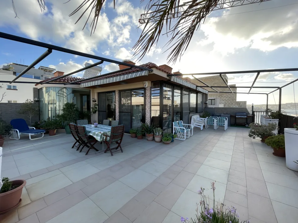 4 bed Penthouse For Sale in St Paul's Bay, St Paul's Bay - thumb 1