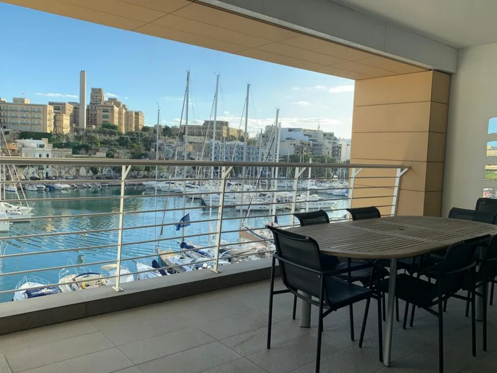3 bed Apartment For Rent in Ta' Xbiex, Ta' Xbiex - thumb 1