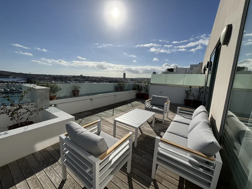 1 bed Penthouse For Rent in Sliema, Sliema - thumb 2