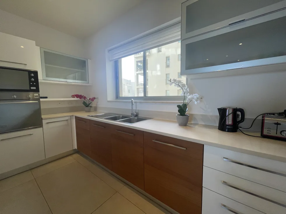 3 bed Apartment For Rent in Sliema, Sliema - thumb 8