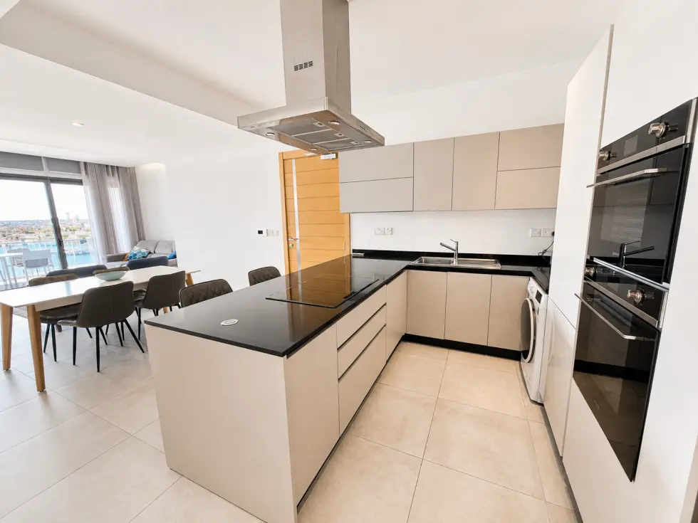 2 bed Apartment For Rent in Sliema, Sliema - thumb 9