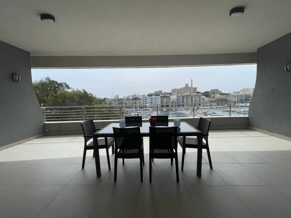 3 bed Apartment For Rent in Ta' Xbiex, Ta' Xbiex - thumb 3