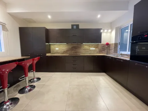 3 bed Apartment For Rent in Ta' Xbiex, Ta' Xbiex - thumb 4