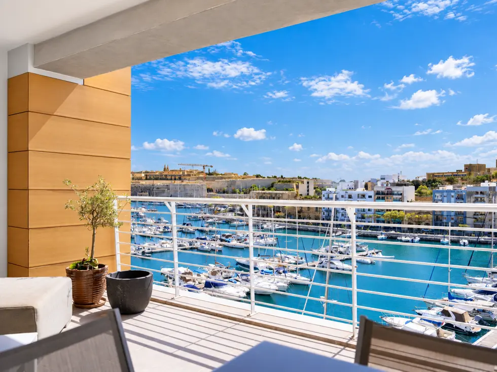 3 bed Apartment For Rent in Ta' Xbiex, Ta' Xbiex - thumb 1