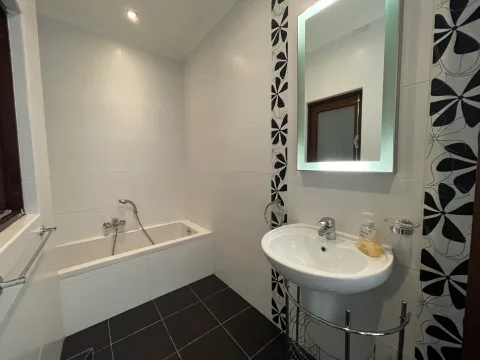 3 bed Apartment For Rent in Sliema, Sliema - thumb 10