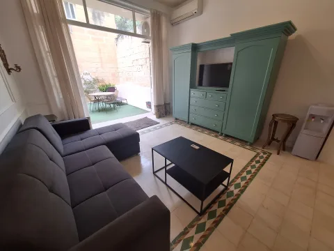 3 bed Town House For Rent in Sliema, Sliema - thumb 1