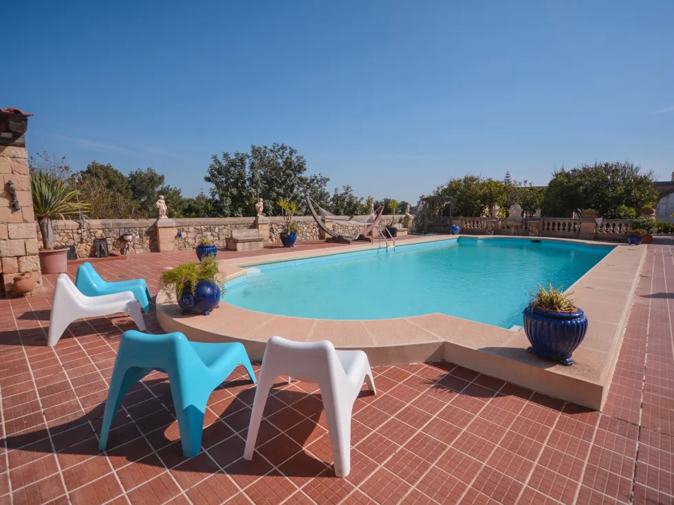 10 bed Villa For Sale in Madliena, Madliena - thumb 3