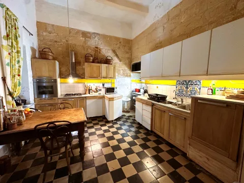 5 bed Town House For Sale in Birkirkara, Birkirkara - thumb 8