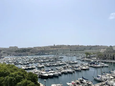 3 bed Apartment For Rent in Ta' Xbiex, Ta' Xbiex - thumb 1