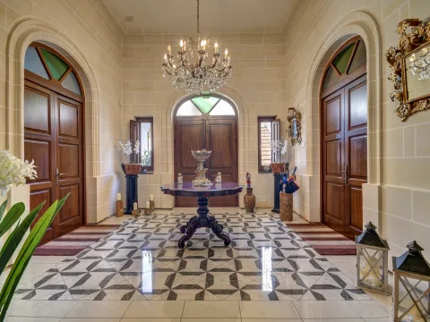 5 bed Villa For Sale in St Paul's Bay, St Paul's Bay - thumb 1