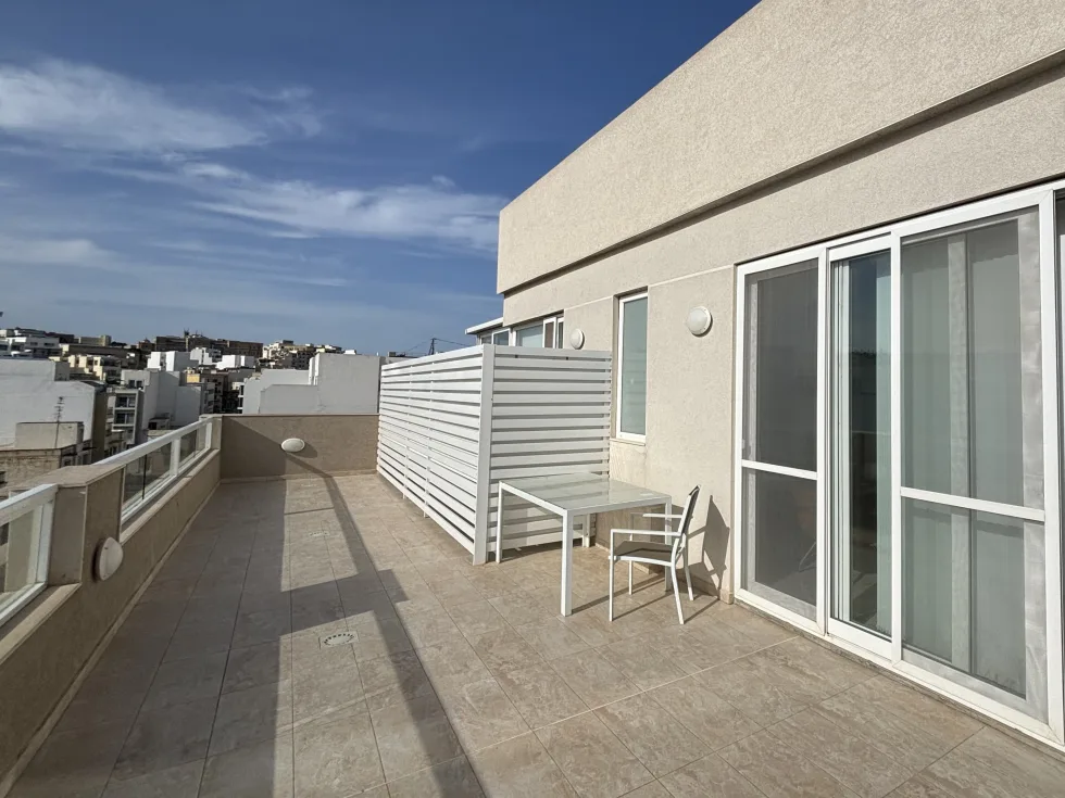2 bed Penthouse For Rent in Gzira, Gzira - thumb 1