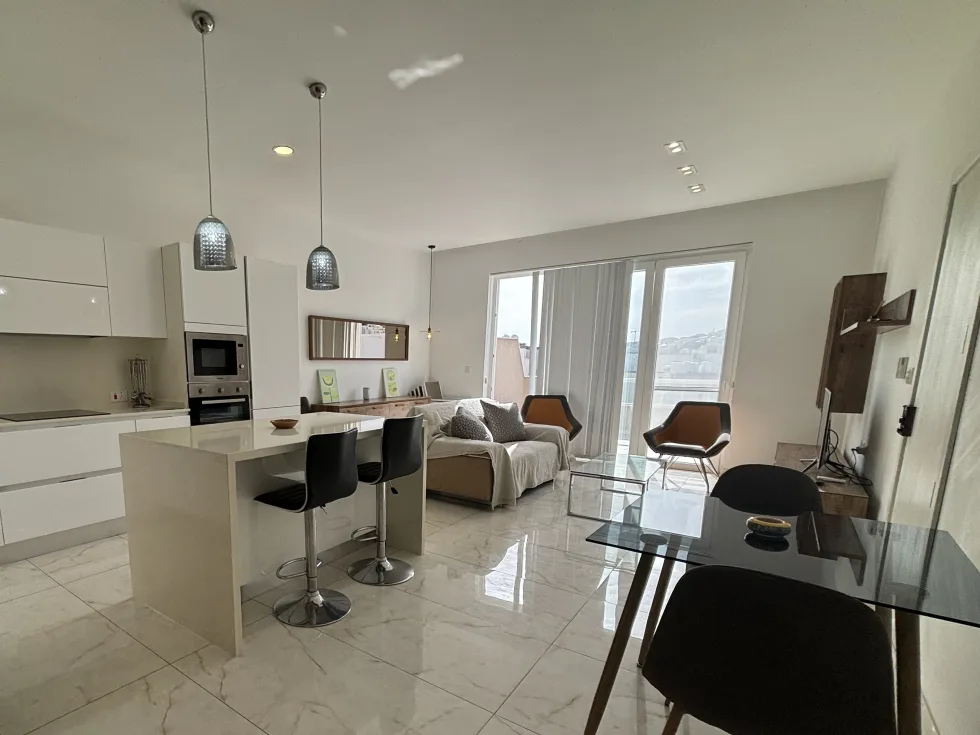 2 bed Penthouse For Rent in Gzira, Gzira - thumb 2