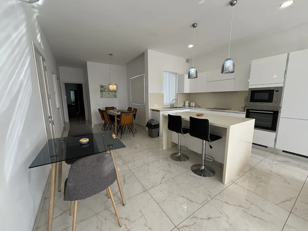 2 bed Penthouse For Rent in Gzira, Gzira - thumb 3