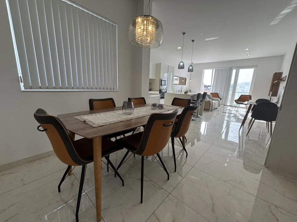 2 bed Penthouse For Rent in Gzira, Gzira - thumb 5