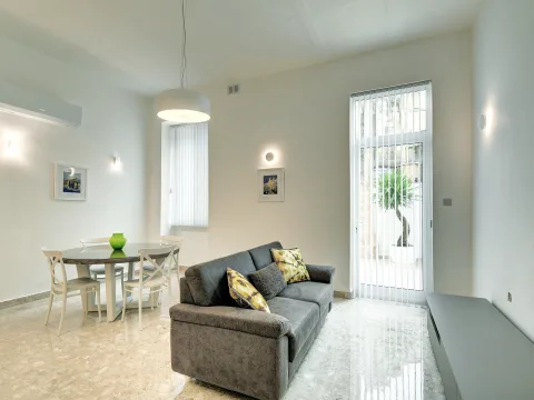 3 bed Town House For Rent in Sliema, Sliema - thumb 1