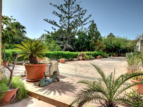 3 bed Villa For Sale in Attard, Attard - thumb 2