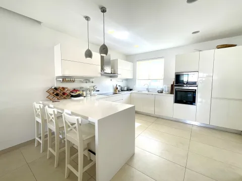 4 bed Apartment For Rent in Sliema, Sliema - thumb 9