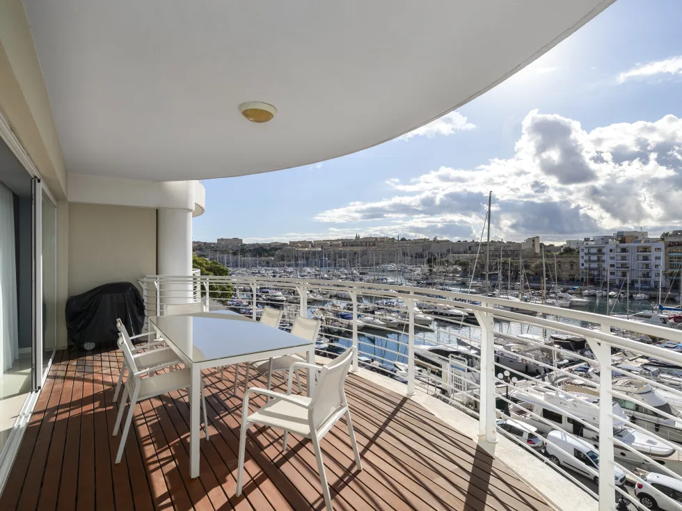 3 bed Apartment For Rent in Ta' Xbiex, Ta' Xbiex - thumb 1