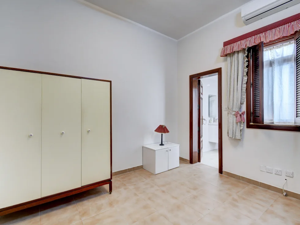 5 bed Town House For Rent in Sliema, Sliema - thumb 12