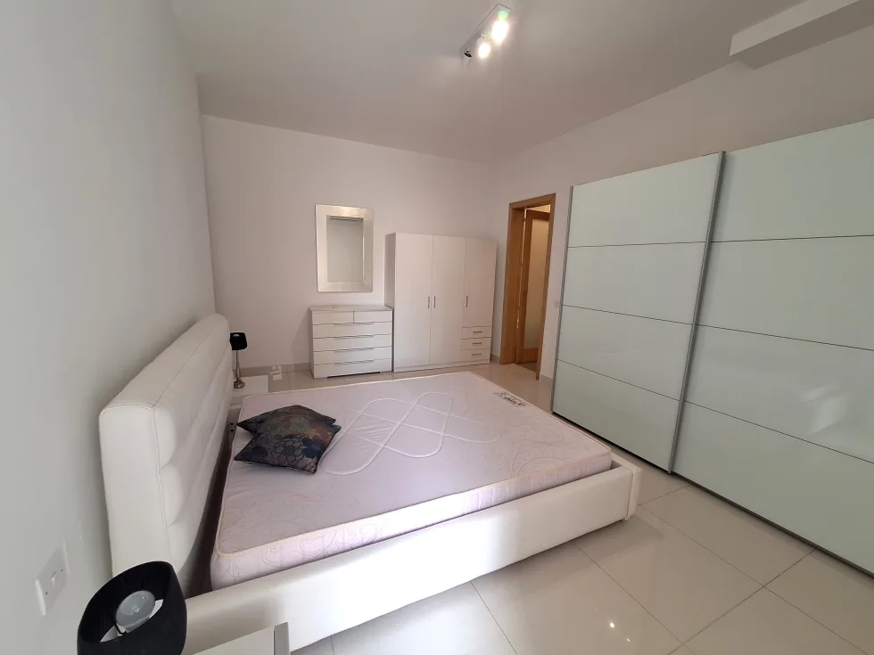 2 bed Apartment For Rent in Sliema, Sliema - thumb 4