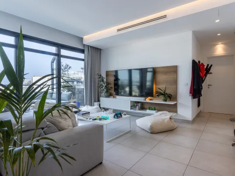 3 bed Penthouse For Sale in St Julian's, St Julian's - thumb 9