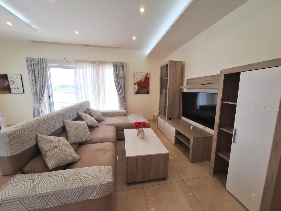 3 bed Apartment For Rent in Qawra, Qawra - thumb 2