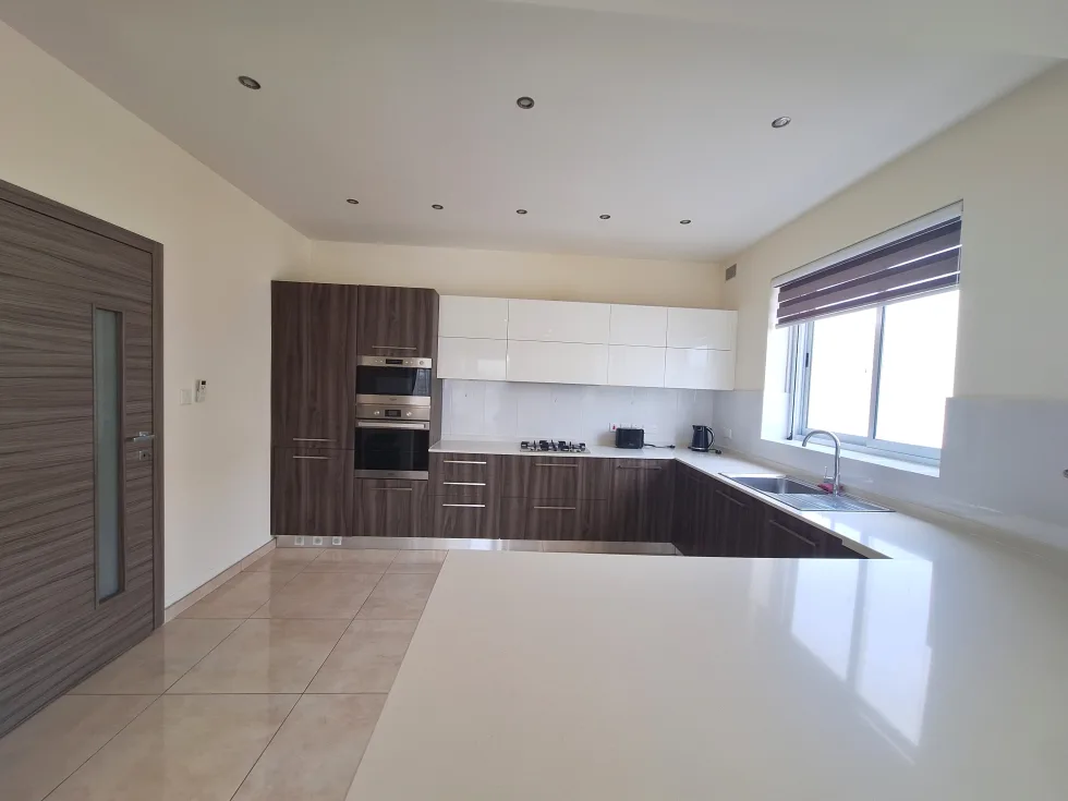 3 bed Apartment For Rent in Qawra, Qawra - thumb 7