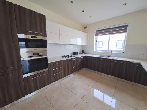 3 bed Apartment For Rent in Qawra, Qawra - thumb 8