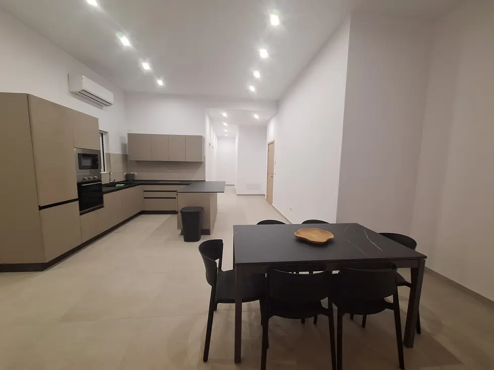 3 bed Maisonette For Rent in Sliema, Sliema - thumb 4