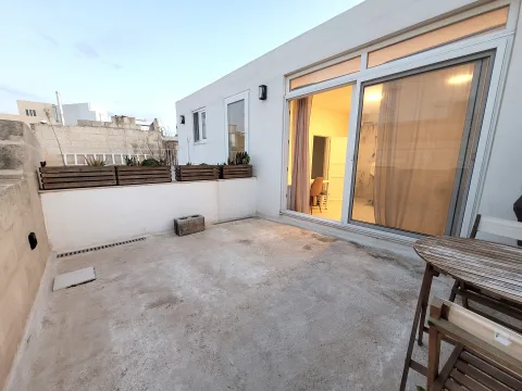 3 bed Town House For Rent in Naxxar, Naxxar - thumb 2