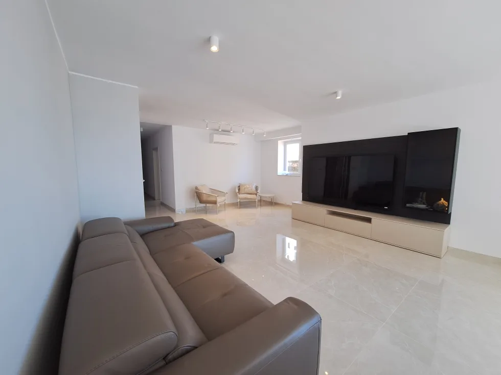 3 bed Apartment For Rent in St Paul's Bay, St Paul's Bay - thumb 2