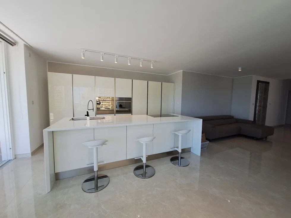 3 bed Apartment For Rent in St Paul's Bay, St Paul's Bay - thumb 3