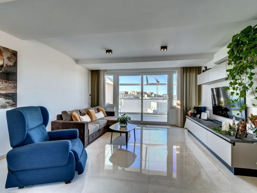 2 bed Penthouse For Sale in St Julian's, St Julian's - thumb 3