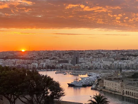 2 bed Penthouse For Rent in Valletta, Valletta - thumb 1