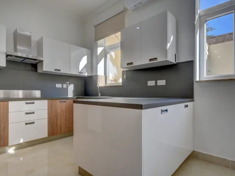 3 bed Town House For Rent in Naxxar, Naxxar - thumb 3