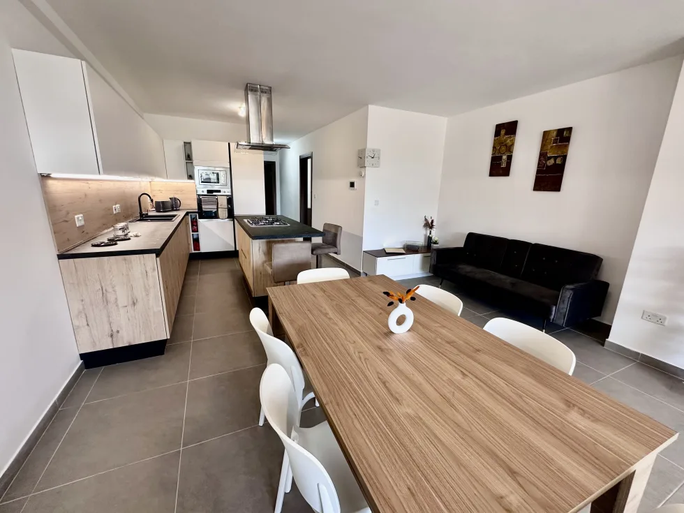 2 bed Maisonette For Rent in Marsaxlokk, Marsaxlokk - thumb 4