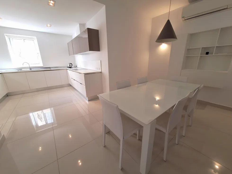 3 bed Apartment For Rent in Sliema, Sliema - thumb 6