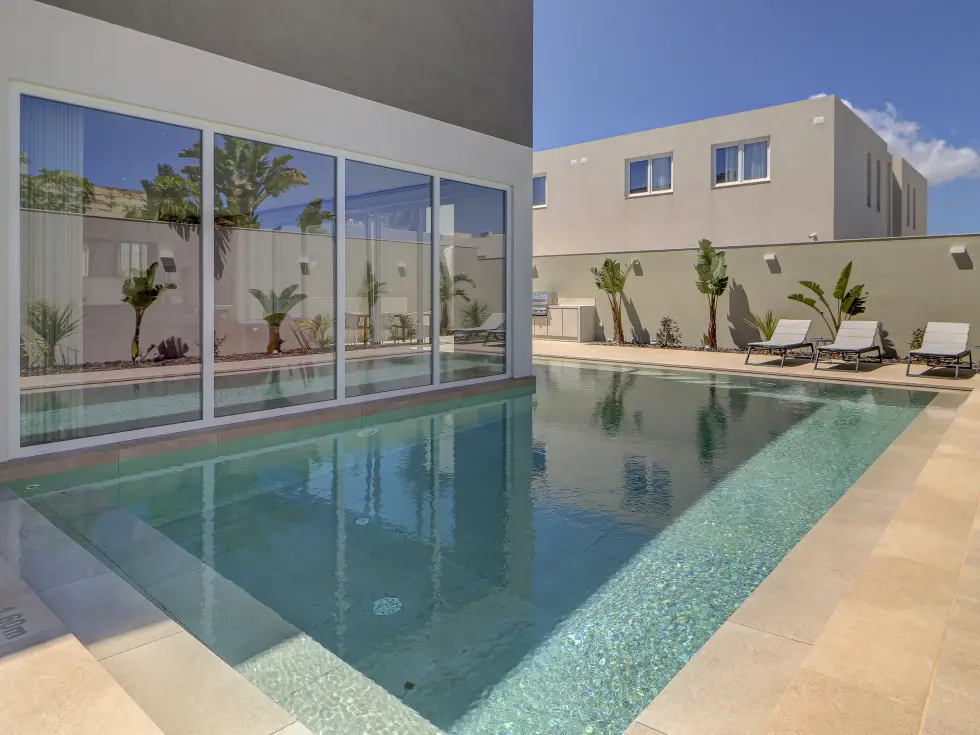 6 bed Villa For Rent in Bahar ic-Caghaq, Bahar ic-Caghaq - thumb 1