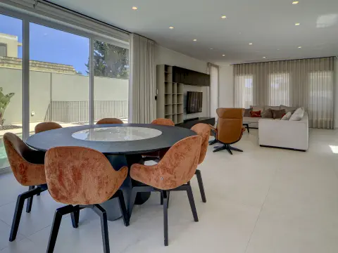 6 bed Villa For Rent in Bahar ic-Caghaq, Bahar ic-Caghaq - thumb 10