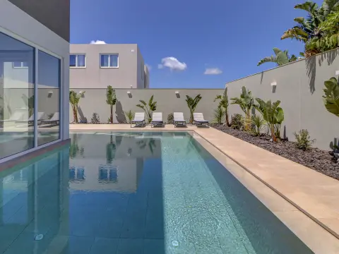 6 bed Villa For Rent in Bahar ic-Caghaq, Bahar ic-Caghaq - thumb 2