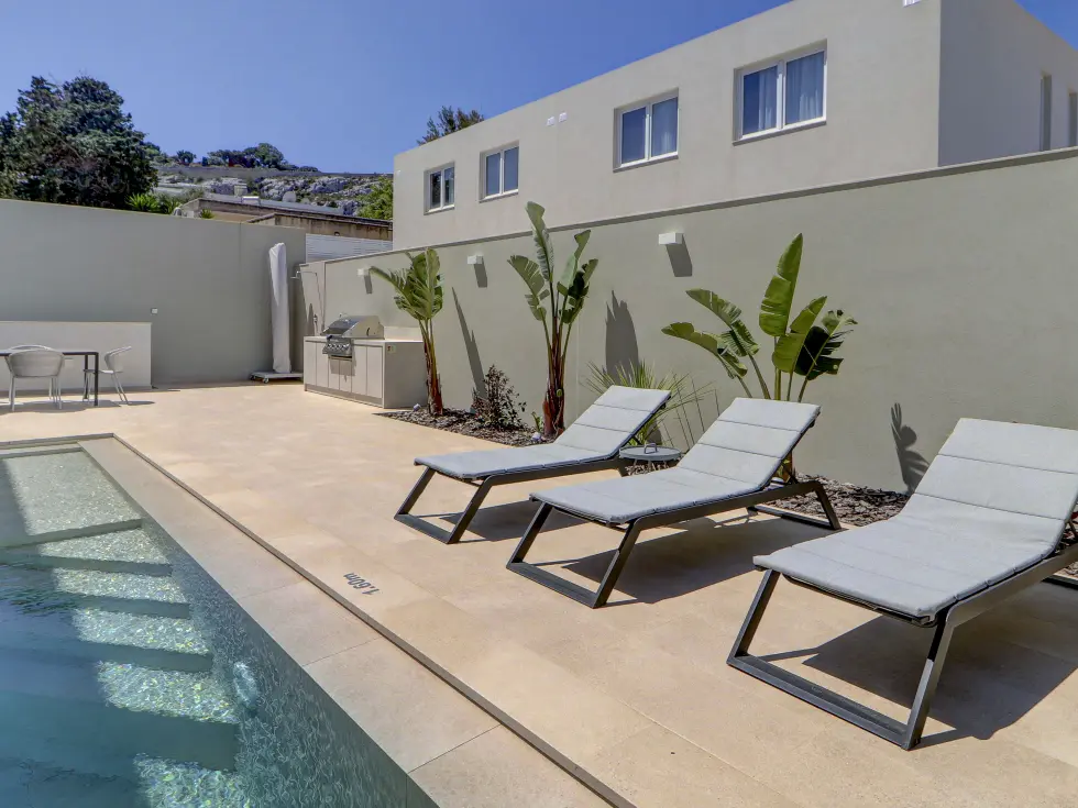 6 bed Villa For Rent in Bahar ic-Caghaq, Bahar ic-Caghaq - thumb 3