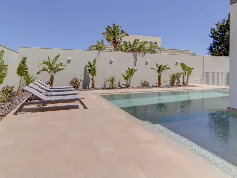 6 bed Villa For Rent in Bahar ic-Caghaq, Bahar ic-Caghaq - thumb 5
