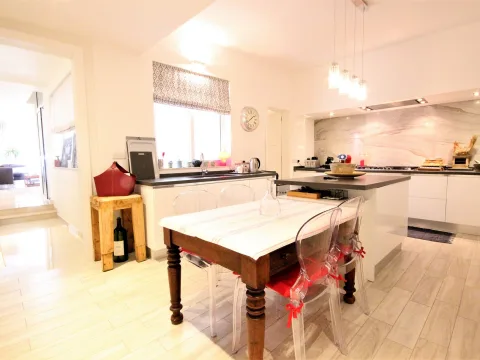3 bed Apartment For Rent in St Julian's, St Julian's - thumb 6