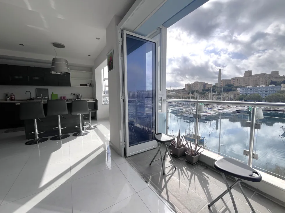 2 bed Apartment For Rent in Ta' Xbiex, Ta' Xbiex - thumb 3