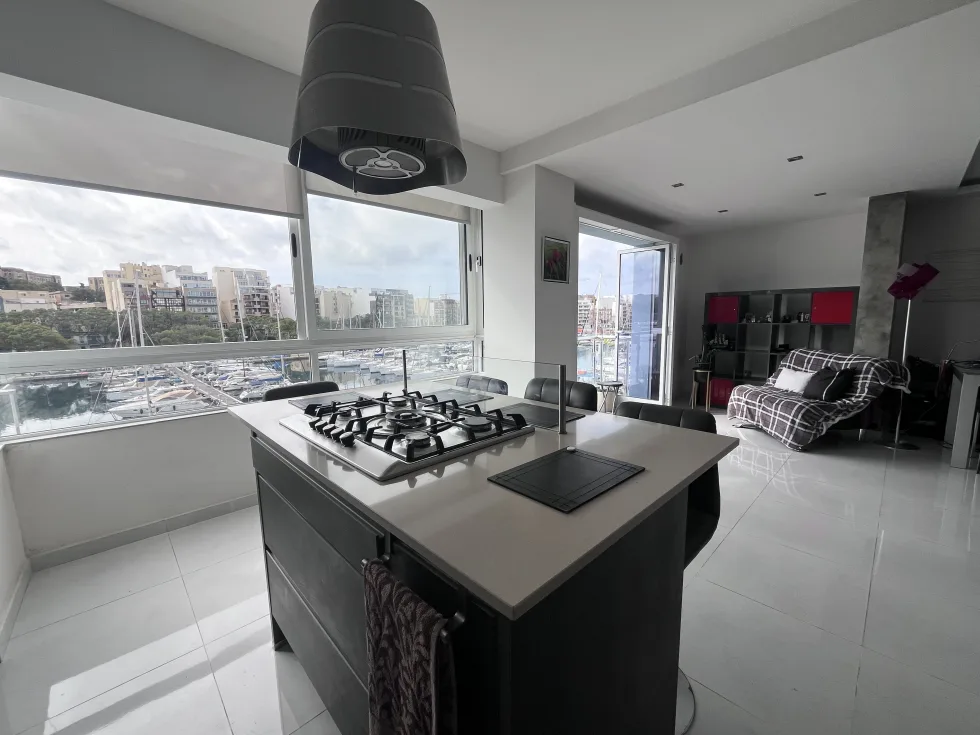 2 bed Apartment For Rent in Ta' Xbiex, Ta' Xbiex - thumb 7