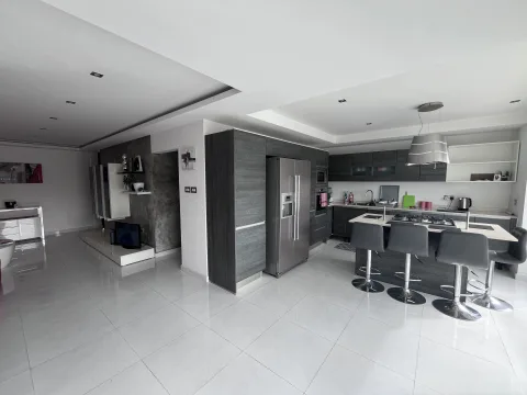 2 bed Apartment For Rent in Ta' Xbiex, Ta' Xbiex - thumb 9