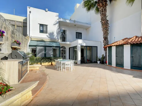 4 bed Villa For Rent in Naxxar, Naxxar - thumb 1