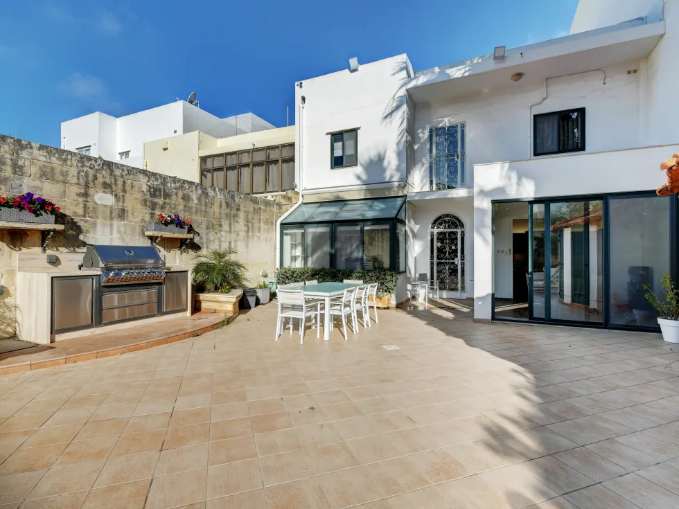 4 bed Villa For Rent in Naxxar, Naxxar - thumb 2