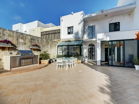 4 bed Villa For Rent in Naxxar, Naxxar - thumb 2